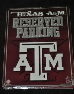 LETRERO DE ESTACIONAMIENTO RESERVADO DE METAL TEXAS A&M AGGIES 8.5""x11"" TOTALMENTE NUEVO RICO INDUSTRIES - Imagen 1 de 1