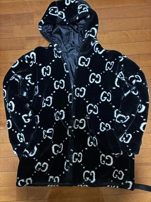 Casaco de pele preta com logotipo GUCCI GG raro 251001 - Imagem 1 de 3