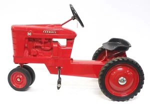 Farmall Super M Pedal Tractor NIB! 2001 Farm Progress Show Max Armstrong Edition - Picture 1 of 4