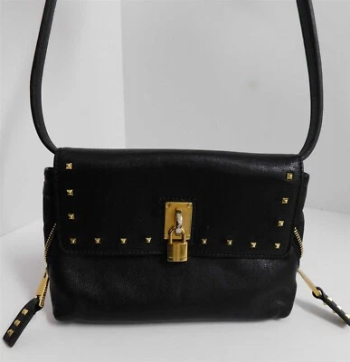 Bolso sin asas Marc Jacobs de cuero negro con solapa Italia Foto 1 de 4