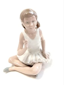 Nao by Lladro Ballerina Girl Porcelain Figurine Damaged Finger Tip 6" Tall - Picture 1 of 7
