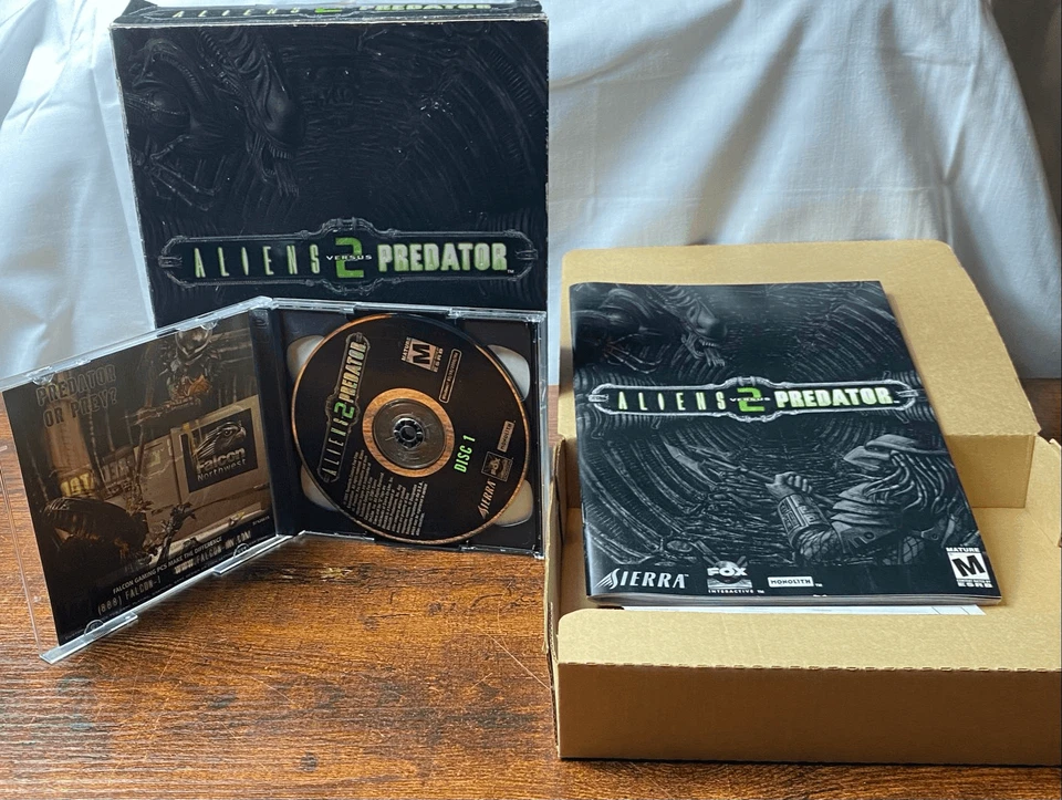 Juego de 2 discos Aliens vs Predator 2001 Sierra Monolith completo Big Box Foto 1 de 4