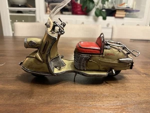 Metal Tin British Lambretta Vespa Style Scooter Model, 11” Long - Picture 1 of 9