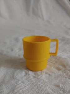 Vtg Tupperware Tuppertoys Yellow Toy Mug 1400-25 - Picture 1 of 6