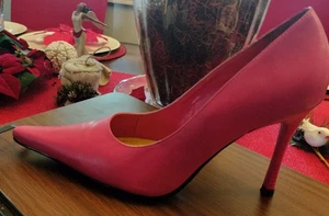 Gorgeous Pink Luichiny Stilettos - Picture 1 of 11