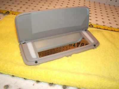 Parasol iluminado Volvo 2007 V50 L o luz derecha espejo retrovisor gris OEM 1 cubierta solamente Foto 1 de 4