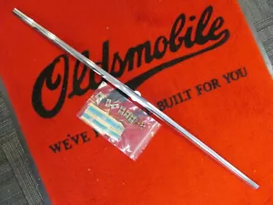 1967 Olds Delmont & Delta 88 Custom NOS GM Trunk Lid Molding # 4229962 - Picture 1 of 12