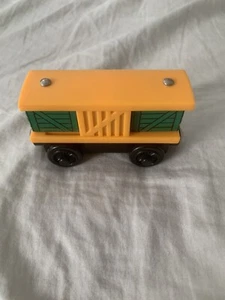 Caja Coche Thomas El Tren Puerta Corredera Madera Ferrocarril Amigos Motor Magnético - Imagen 1 de 9