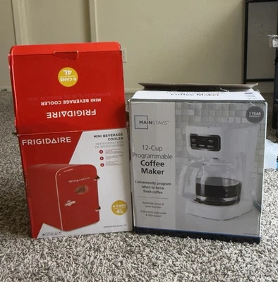 Mini congelador y cafetera Foto 1 de 4