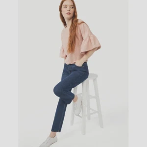 Free Assembly Women's Original 90's Straight Jeans, Dark Wash, Size: 8 - Picture 1 of 5