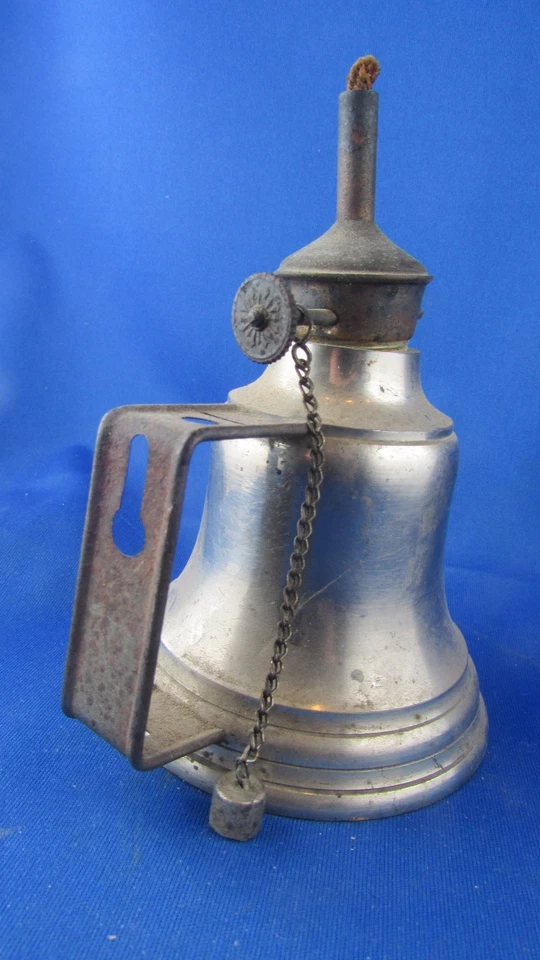 ancienne lampe a petrole style pigeon forme de cloche ferblanterie - Photo 1/1