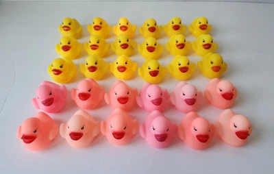 Paquete de 30 patos de goma, divertido surtido de patitos para piscina Jeep Ducking Foto 1 de 4