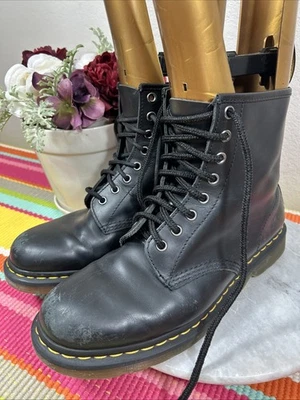 Botas de Combate Dr. Martens 8 Ojos Negras Cuero Vegano Unisex Talla EU 43 US M10 L11 Foto 1 de 4