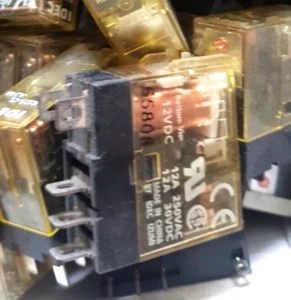 12x IDEC RJ1S-CL-A24 24VAC 50/60Hz : 12A 250VAC; 12A 30VDC Relay Module - Bild 1 von 2