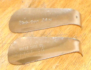 Vintage lot of 2 Metal Shoe Horns Walk-Over Shoes & Arenz Shoe Co. Dubuque, Iowa - Picture 1 of 5