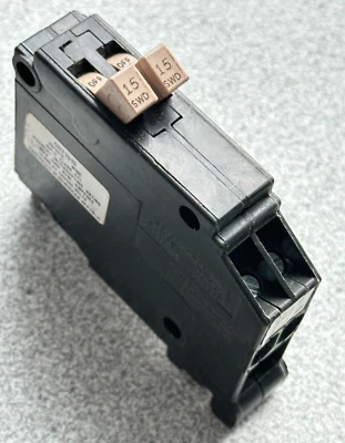NEW Eaton Cutler Hammer CHT1515 Twin Circuit Breaker 120/240V 2-15A Plug On - Image 1 of 4
