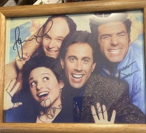 Foto en color firmada a mano de la serie Seinfeld 8X10 SEINFELD, DREYFUS, RICHARDS, ALEJANDRO - Imagen 1 de 13