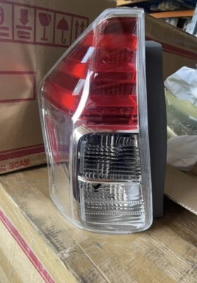 LUZ DE FRENO TRASERA TOYOTA PRIUS PLUS ALPHA LADO DEL PASAJERO LH 2014-2018 - Imagen 1 de 3