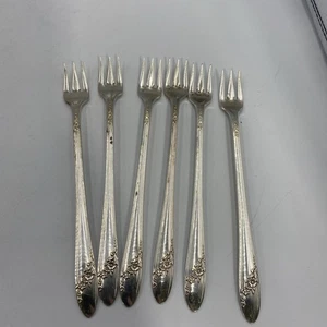 ONEIDA VINTAGE TUDOR QUEEN BESS II PATTERN SILVERPLATED Cocktail FORKS Set of 6 - Picture 1 of 8