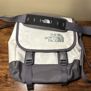 Bolso de hombro grande The North Face Base Camp Messenger para computadora portátil a prueba de agua blanco - Imagen 1 de 6