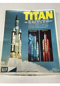 Rare Vintage Titan III-C Model Kit Flying Rocket MPC Sealed - Bild 1 von 15