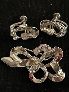 Vintage Carl Art Sterling Silver Cubic Zirconia Ribbon Pin & Earrings - Picture 1 of 10