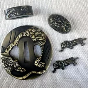 Aleación Tiger Tsuba con Menuki Kashira Menuki para Japón Katana Espadas Tanto Piezas - Imagen 1 de 3