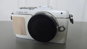Olympus Pen Lite E-PL7 + 14-42mm Mk II R Lens + LM1 Flash + Charger & Spare Batt - Picture 1 of 17