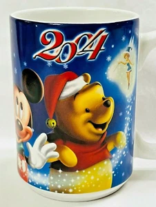 Disney Kaffeebecher Figur Tasse 12 oz Holiday 2004 Mickey Pooh Dopey - Bild 1 von 5