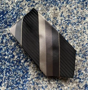 Corbata Giorgio Armani Gris Plateado A Rayas 100% Seda Hecha en Italia - Imagen 1 de 4