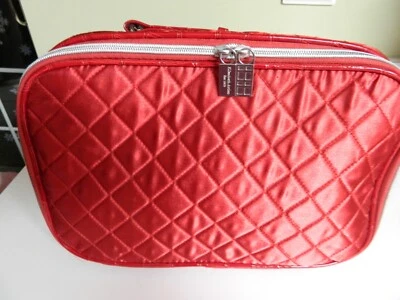 Bolso de Cosméticos Rojo Acolchado Satanás Doble Cremallera De Colección Elizabeth Arden 12.5x9x4 Foto 1 de 4