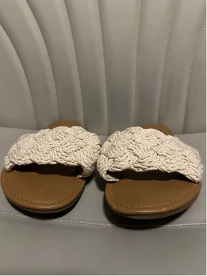 Sandalias para mujer Universal Thread beige marrón trenzadas talla 8 Foto 1 de 4