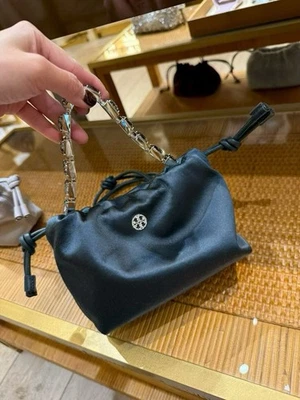 Toryburch PEQUENA E/W CORDÃO DE CETIM Bolsa Crescente #176895 $550 Submarino - Imagem 1 de 4