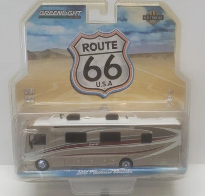 Greenlight 2016 Fleetwood Bounder nuevo en paquete 1/64 plateado Foto 1 de 3