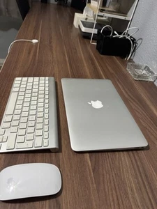 Macbook Air de 13” (mediados de 2012) + Teclado Apple Y Ratón Apple Originales - Afbeelding 1 van 3