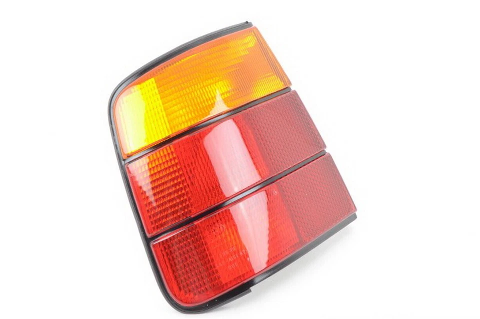 НОВЫЙ ЗАДНИЙ ФОНАРЬ BMW E34 СЕДАН НА БОКОВОЙ ПАНЕЛИ СЛЕВА 1389011 63211389011 OEM - Изображение 1 из 1