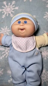 2004 Cabbage Patch Play Along Baby Doll Yarn Red Hair Blue Eyes Teeth PA-16 Boy - Picture 1 of 8