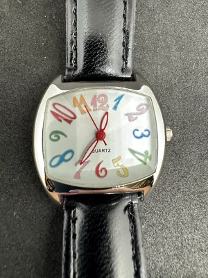 Reloj Mujer Colorido Grandes Números Accutime Imitación Cuero Banda Negra PROBADO Foto 1 de 4