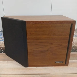 Bose 2.2 Bookshelf Woodgrain Speakers 8 ohms (Right ONLY) - Picture 1 of 11