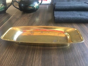 Bandeja de vanidad pequeña vintage de metal dorado - 8,5 pulgadas de largo por vida - Imagen 1 de 4