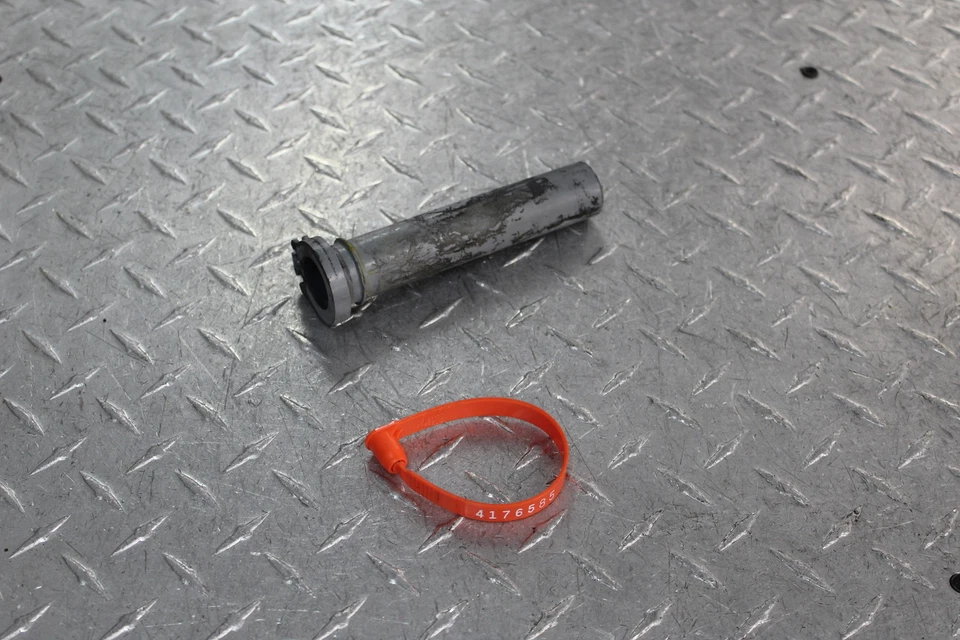 2007 KAWASAKI NINJA ZX10R ZX1000D RIGHT THROTTLE GRIP TUBE - Image 1 of 4