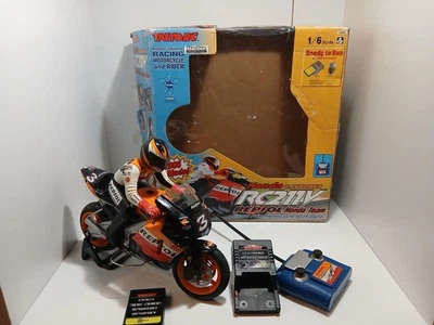 Modello radiocomandato Honda RC211V Repsol Honda Team scala 1/6 - Immagine 1 di 4