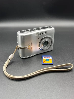 Nikon Coolpix L10 - 5.1 MP Digital Camera - Immagine 1 di 4