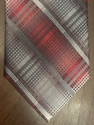 Van Heusen Red Gray 100% Polyester Men’s Neck Tie Made In China - Image 1 of 4