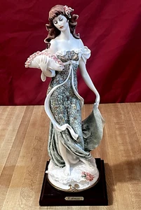 Giuseppe Armani “Lady with Bouquet” 1992 Event Figurine - Picture 1 of 9