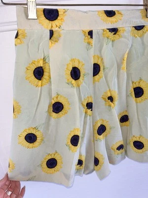 Vintage ESCADA 100% Silk Lined Sunflowers 🌻 Flowy Shorts  Germany Made Sz 36 6 - Image 1 of 4