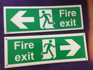 2x FEUERAUSSTIEG KLARHALTEN 300x100mm NOTAUSGANG STARR KUNSTSTOFF SCHILDER - Bild 1 von 1