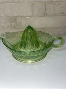 Vintage Green Depression Glass Large CITRUS REAMER JUICER - Picture 1 of 7