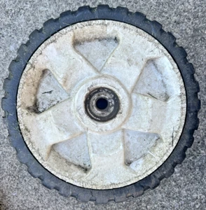 Toro Recycler 22 Vorderrad für 22" Rasenmäher, gebraucht garantiert - Bild 1 von 2
