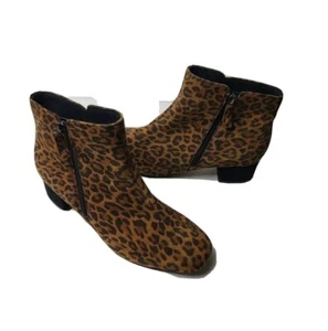 Stivaletti Clarks Marilyn Beth in pelle con stampa leopardata misura 7,5 - Foto 1 di 7